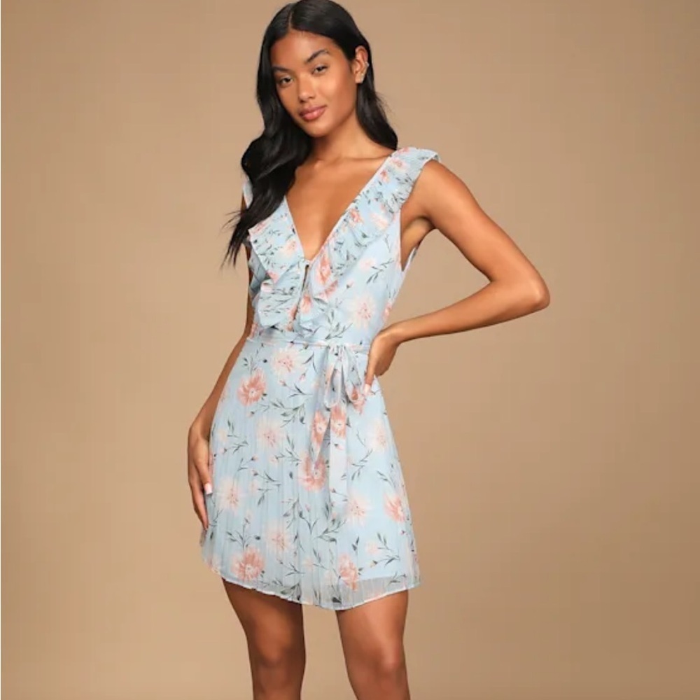NWT Lulus Out for the Day Light Blue Floral Print Pleated Mini Dress Size M